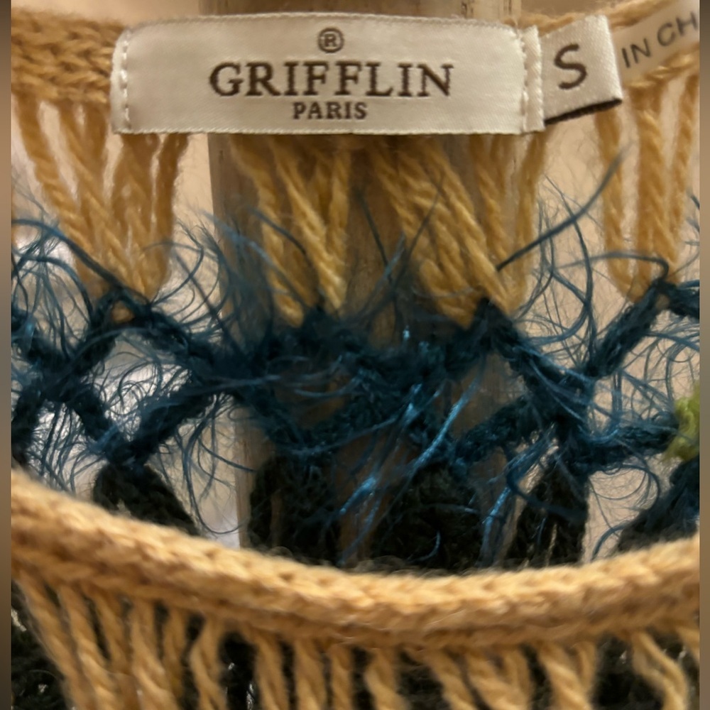 Grifflin Paris Wool Blend knit short sleeved “mandala” sweater in bright colors! - Picture 4 of 5